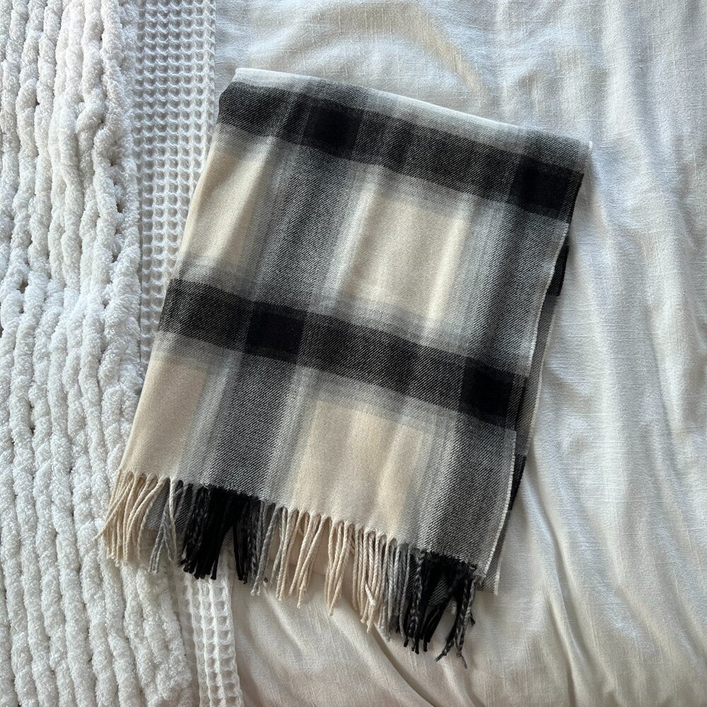 Aritzia Black and Cream Plaid Scarf